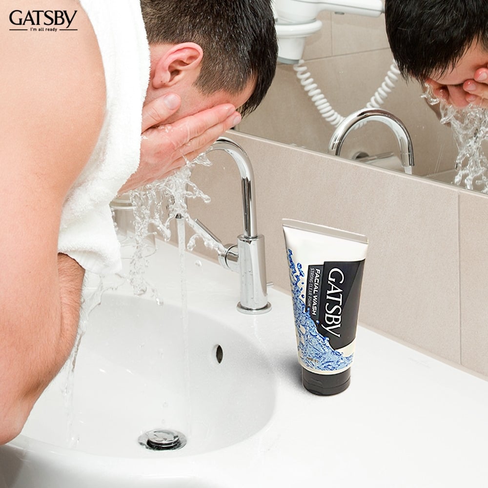 Sữa Rửa Mặt GATSBY Facial Wash Strong Clear Foam mang lại cảm giác mát lạnh, sảng khoái, dễ chịu sau khi rửa mặt.